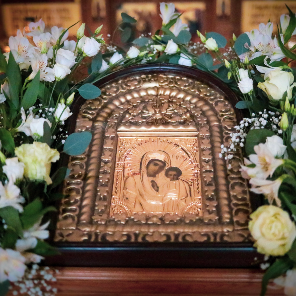4 ноября - Престольный праздник в честь иконы Божией Матери «Казанская». После Литургии состоялся Крестный ход на святой источник и традиционное чаепитие.