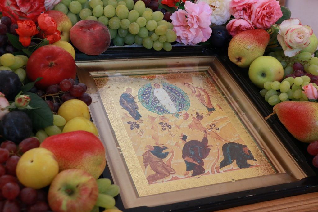 18 и 19 августа в Казанском монастыре прошли праздничные богослужения в честь престольного праздника Преображения Господня и освящение плодов